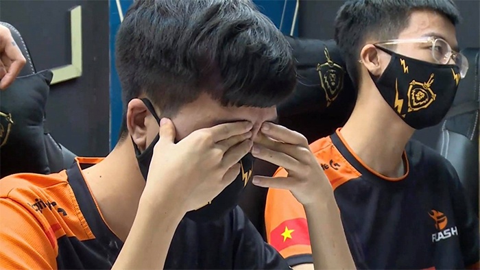 Fanpage tuyen thu Team Flash dong loat bien mat khong ro nguyen nhan hinh anh