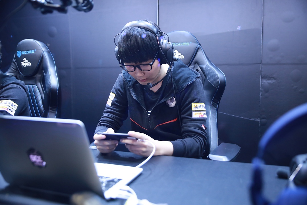 Cuu vo dich Lien Quan the gioi chuyen sang choi Toc Chien hinh anh