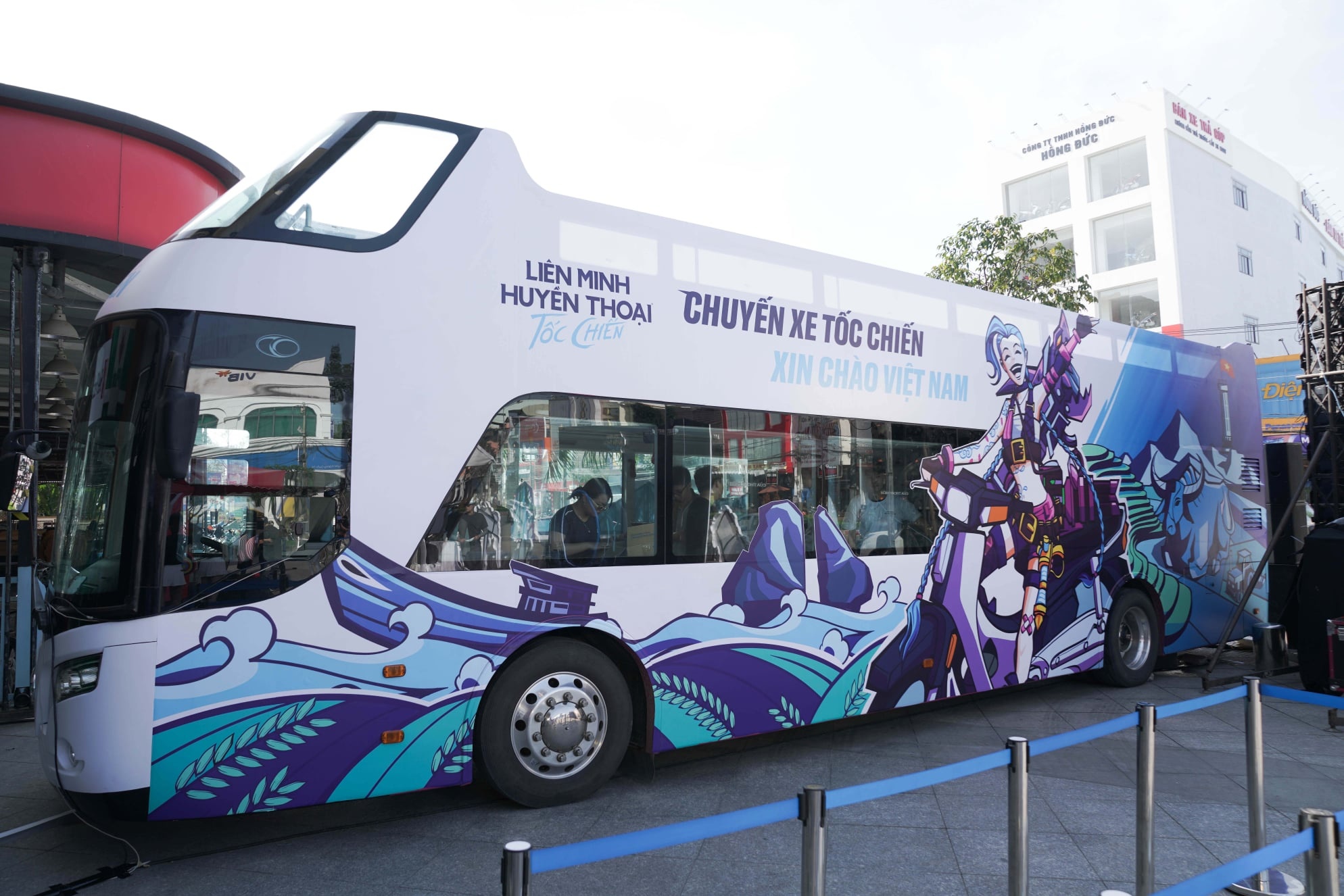 Toc Chien chinh thuc co mat o Viet Nam ngay 8/12 anh 1