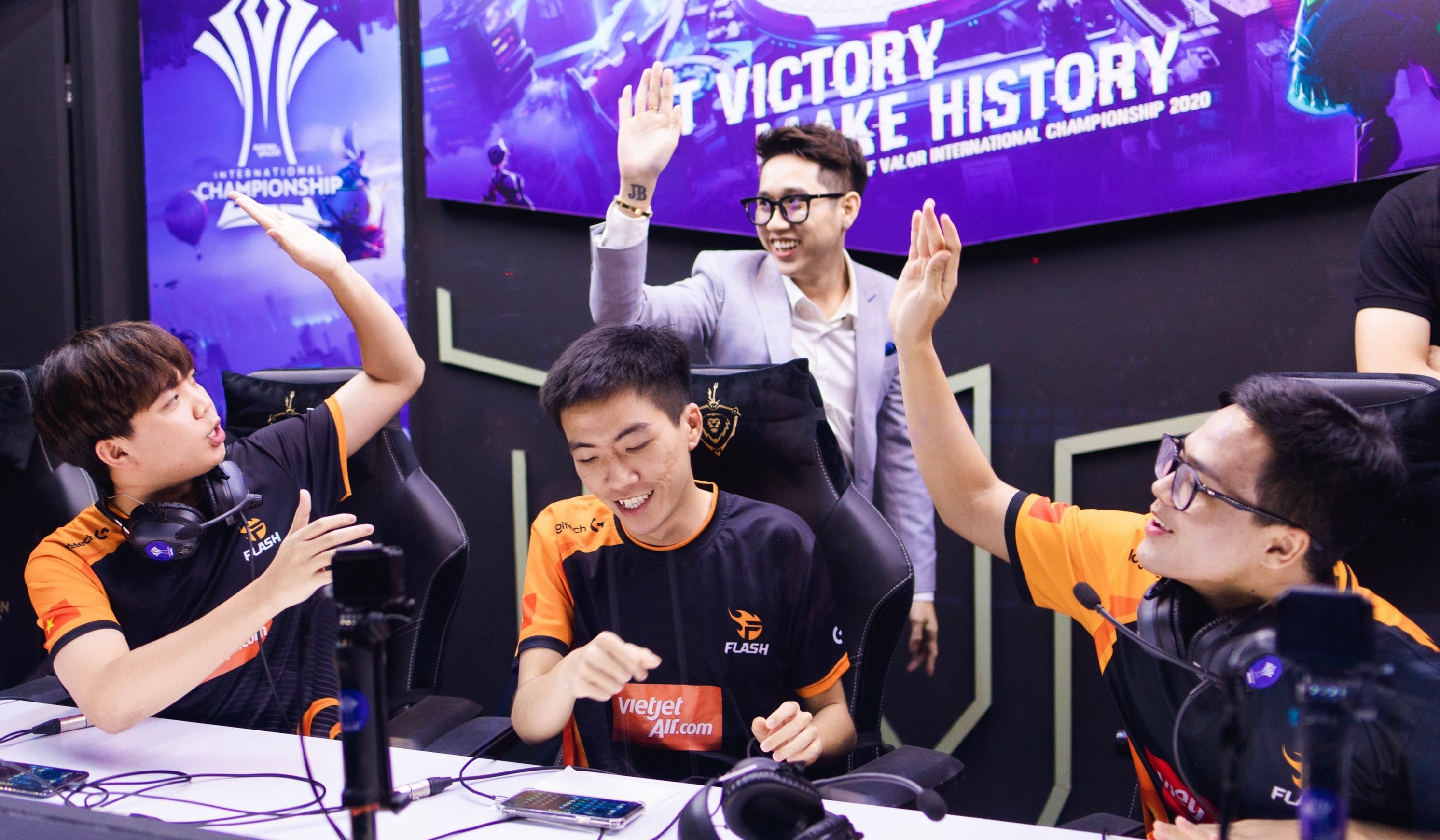 Cam Valhein tro thu, Team Flash tao ra loi choi moi cho Lien Quan hinh anh