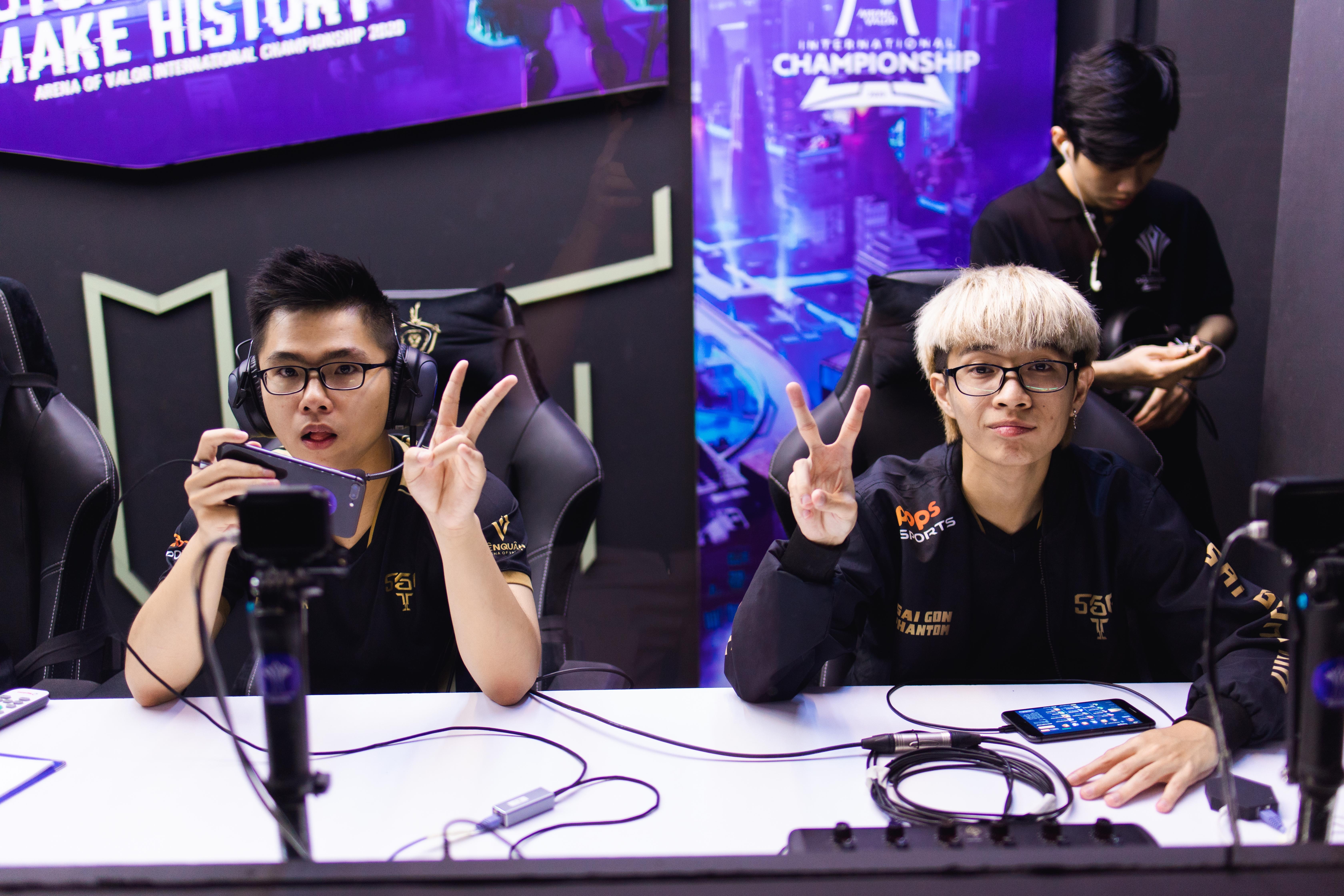 Gan 300.000 nguoi xem cung luc tran Team Flash va Saigon Phantom hinh anh