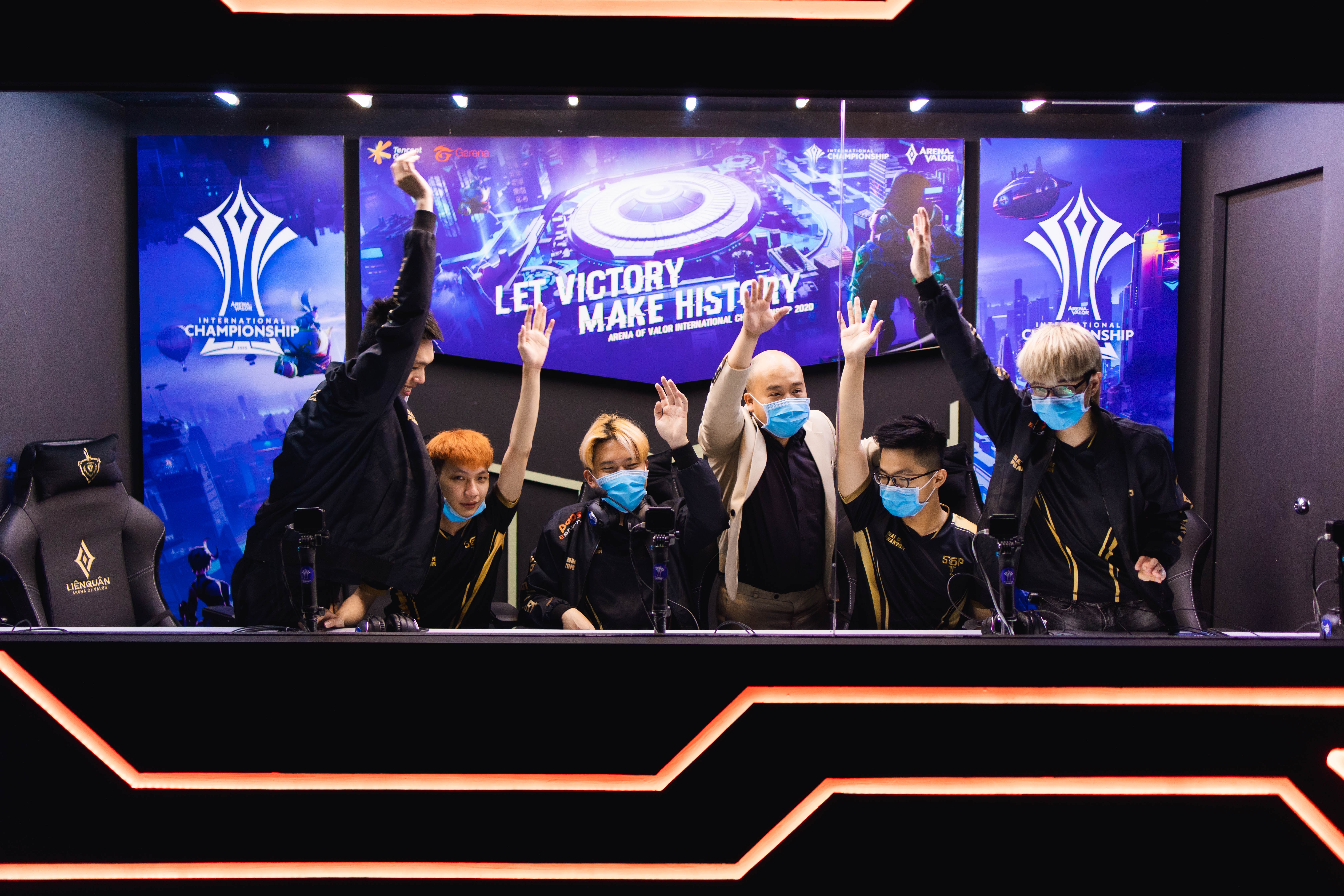 Saigon Phantom gap MAD Team tai chung ket Lien Quan AIC 2020 hinh anh