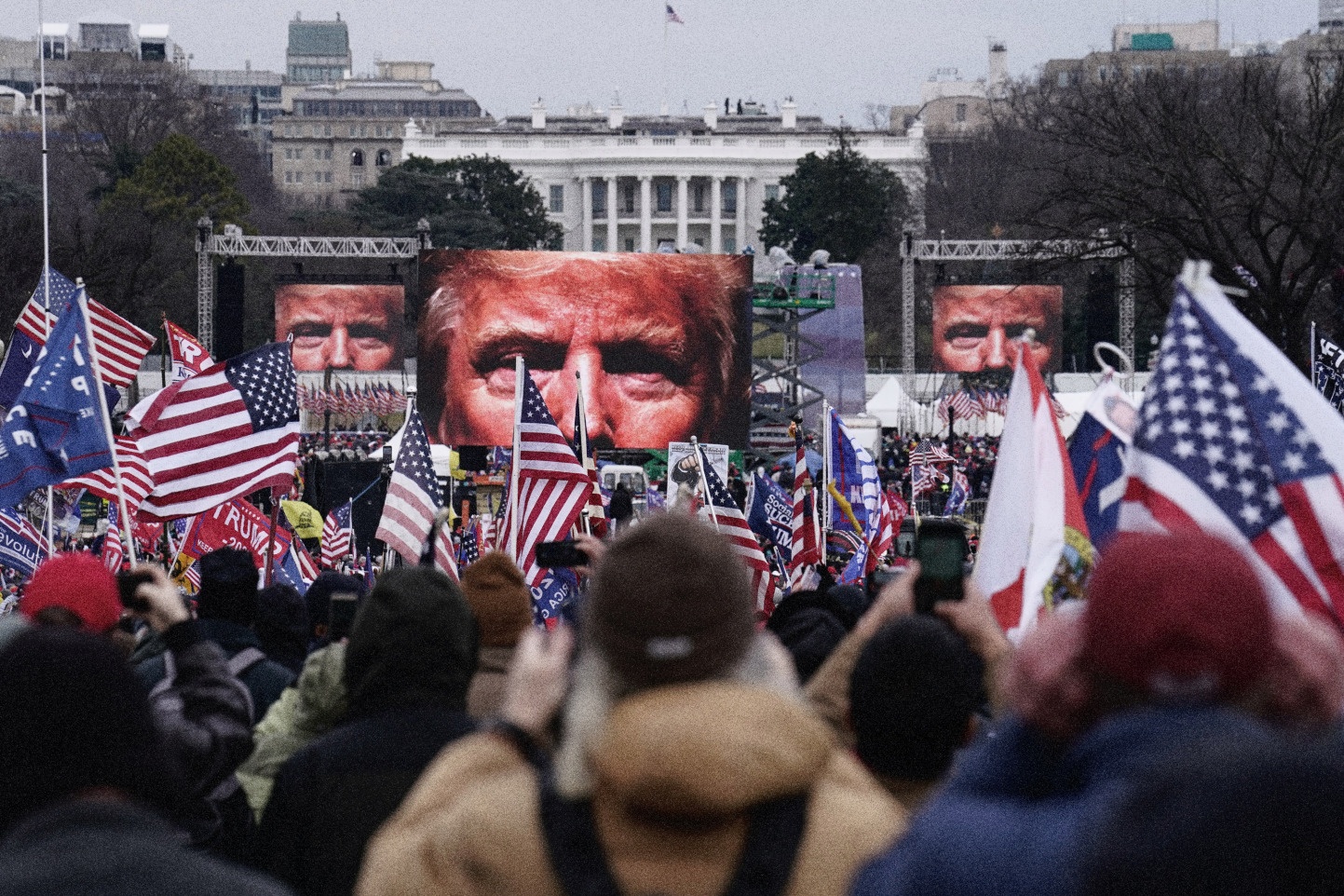 'Xoa tai khoan mang xa hoi cua ong Trump chi la bien phap nhat thoi' hinh anh