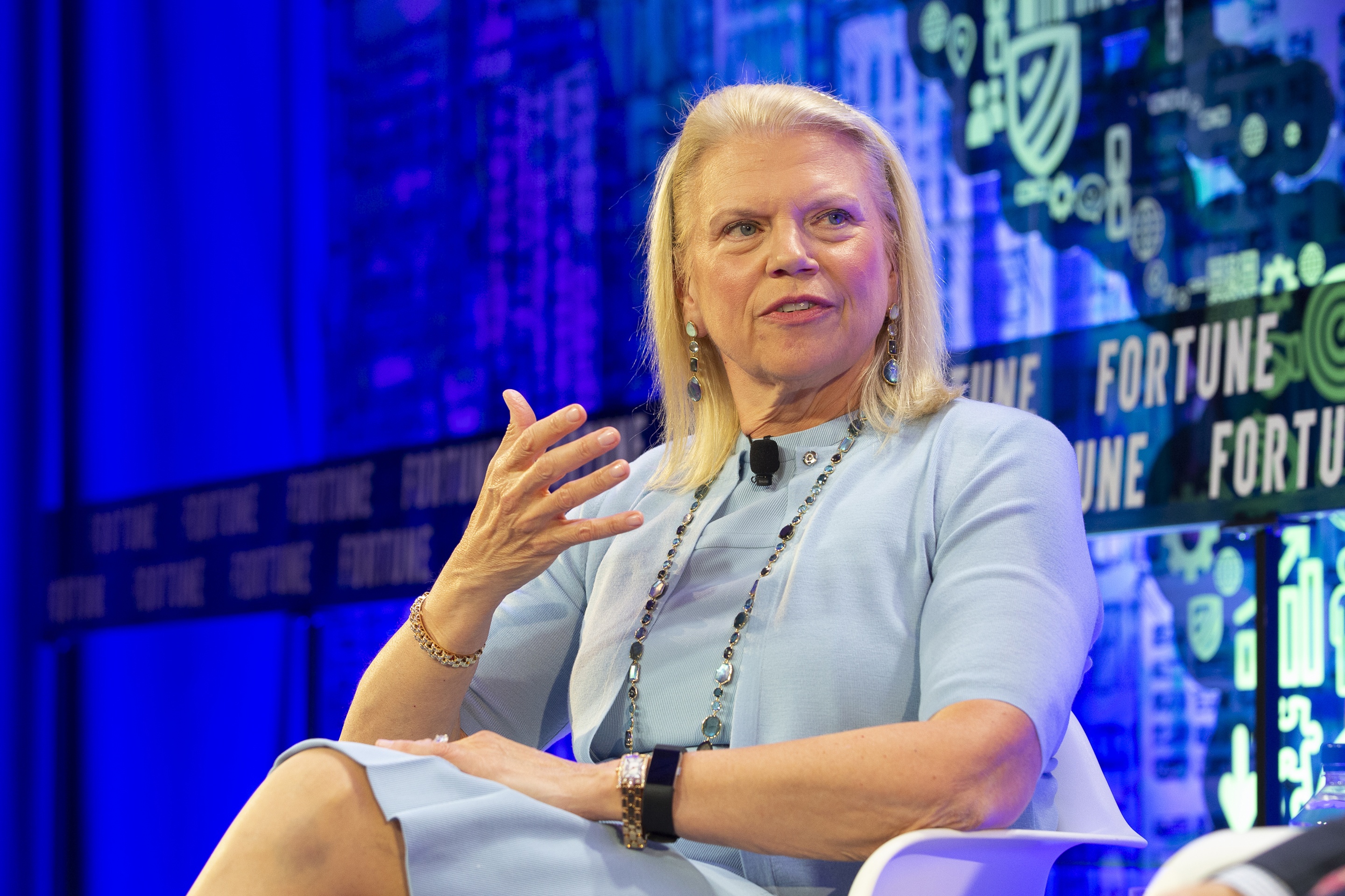 Nu lanh dao gioi cong nghe toan cau anh 4