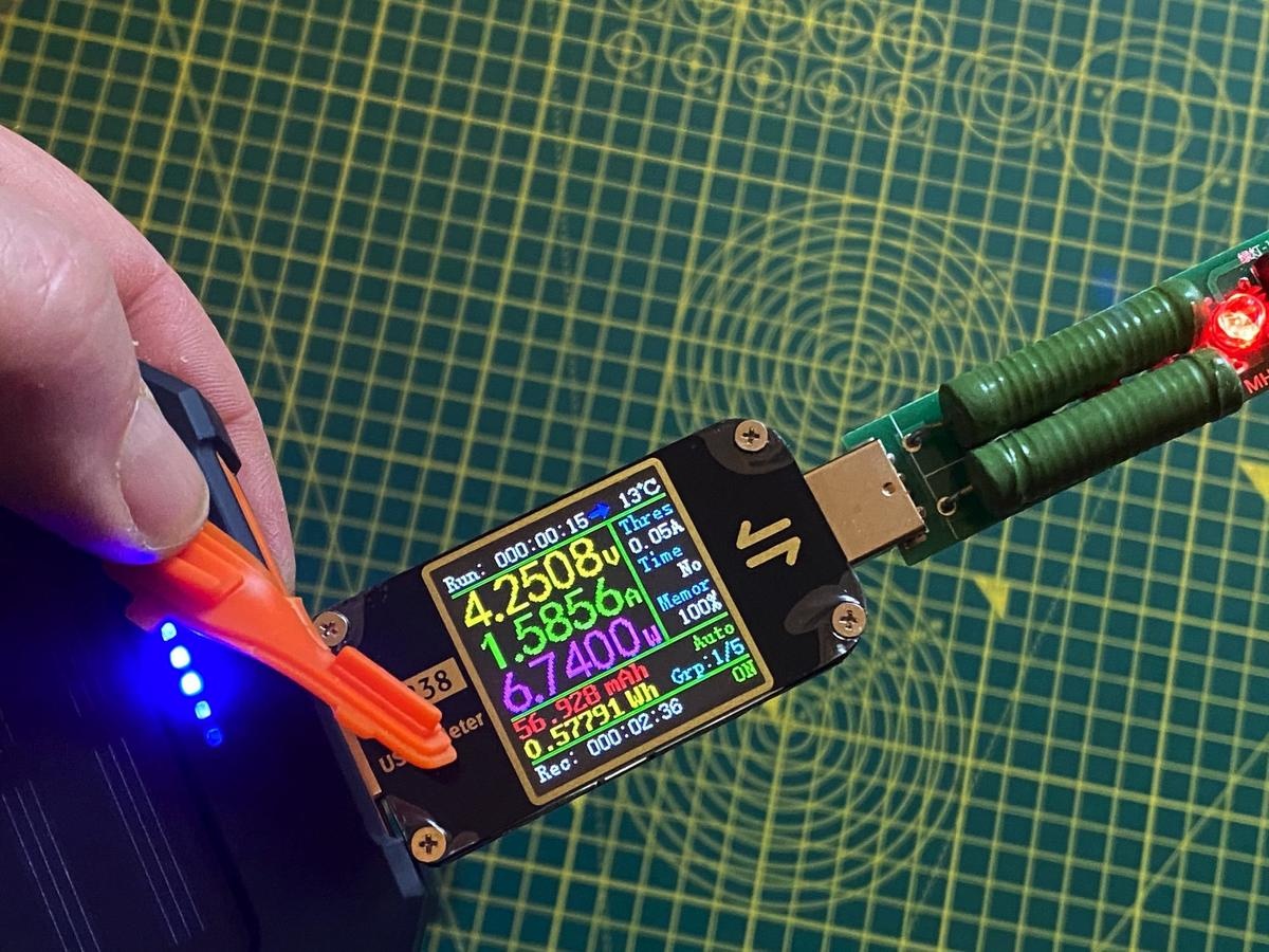 Pin du phong 9 trieu mAh, gia 20 USD tren eBay hinh anh