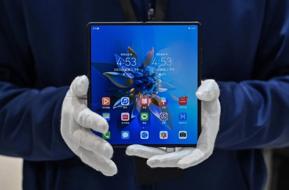 CEO Huawei: 'Phai lam ra san pham cao cap tu linh kien hang 3' hinh anh