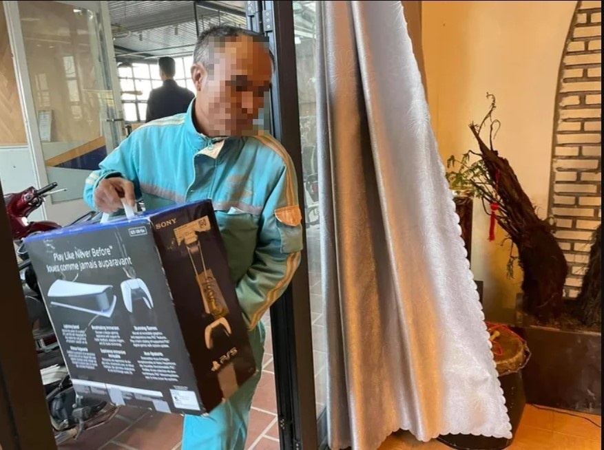 Bao nuoc ngoai thich thu voi tro dua 'bo Wi-Fi PS5' cua game thu Viet hinh anh