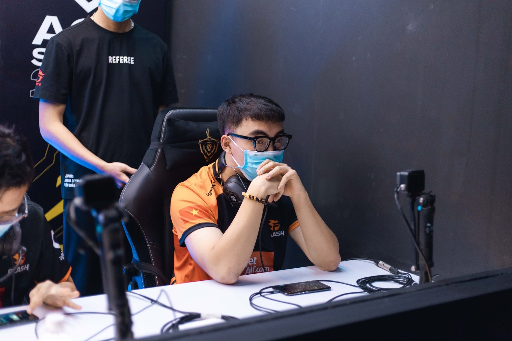 Team Flash that bai be mat anh 2