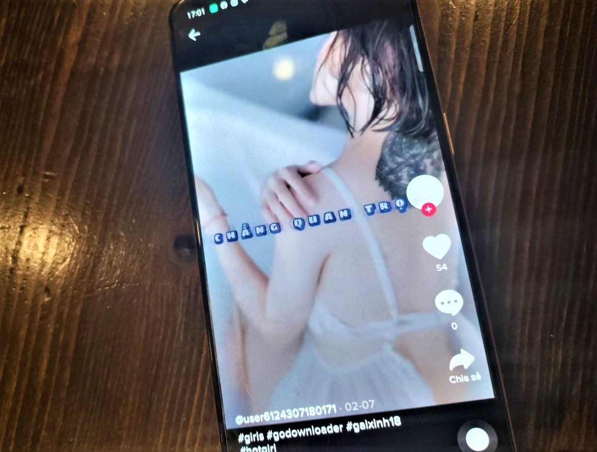 'Khong hieu vi sao con toi 6 tuoi co the xem TikTok' hinh anh