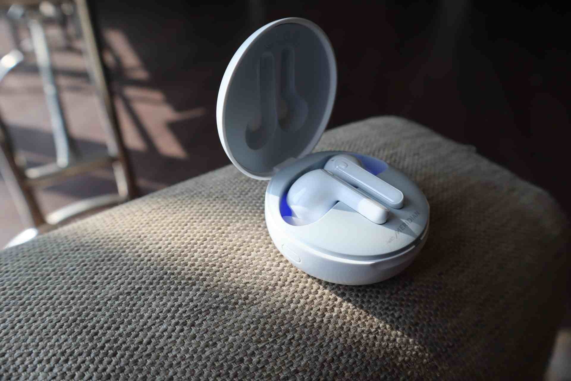 Loat tai nghe chong on 2021 anh 6