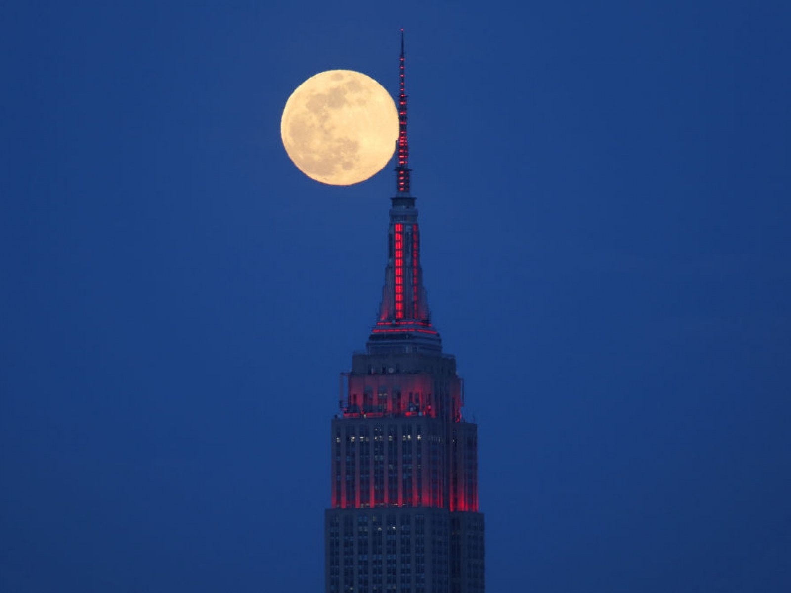 Mua sao bang,  sieu trang hong xuat hien trong thang 4 anh 2