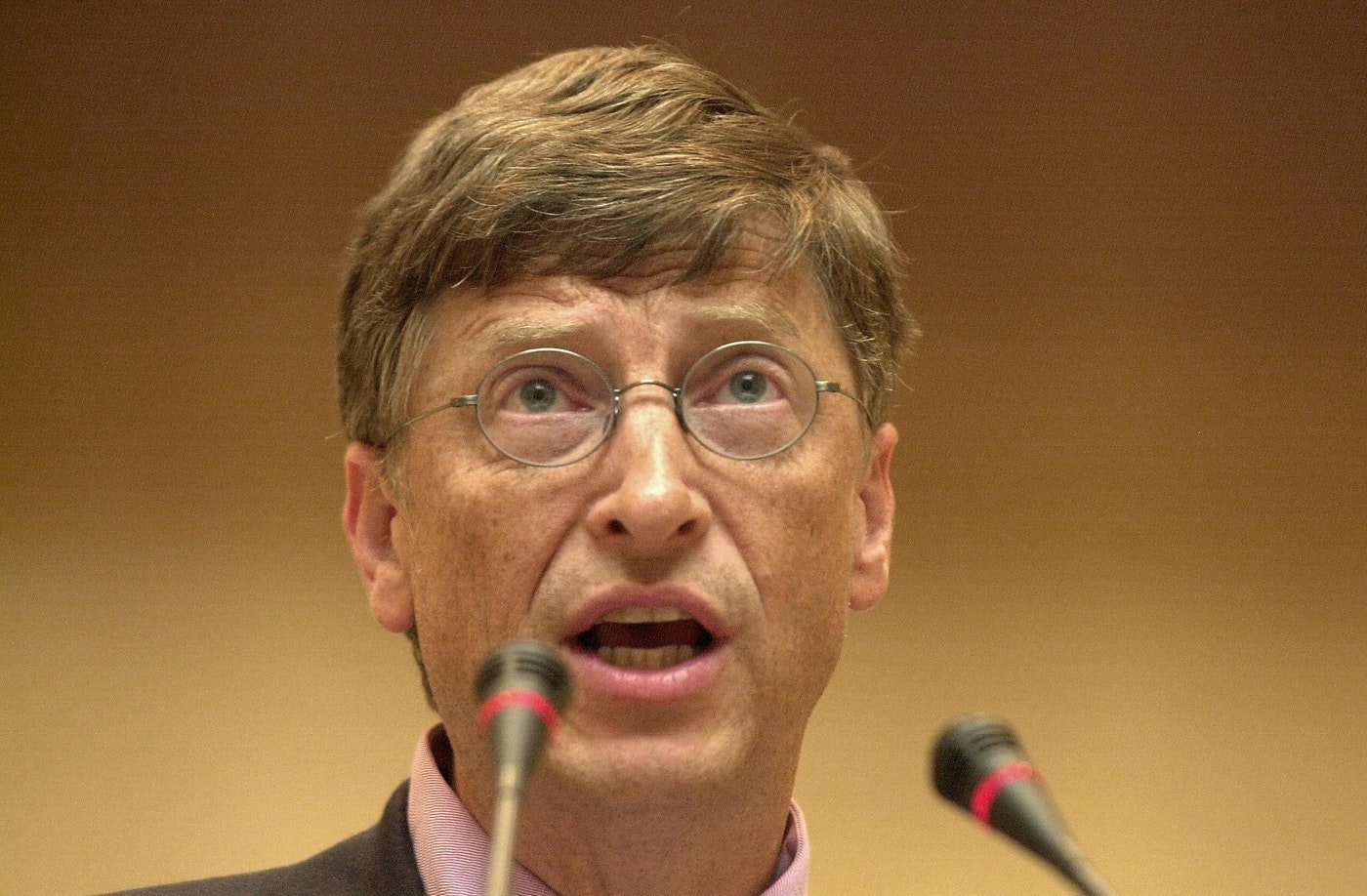 Bill Gates dang can tro viec phan phoi vaccine Covid-19? hinh anh
