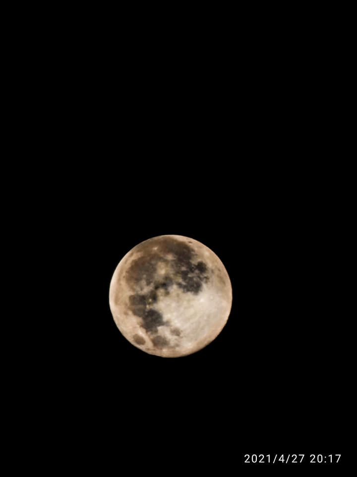 Sieu trang hong tren bau troi Viet Nam toi 27/4 anh 1