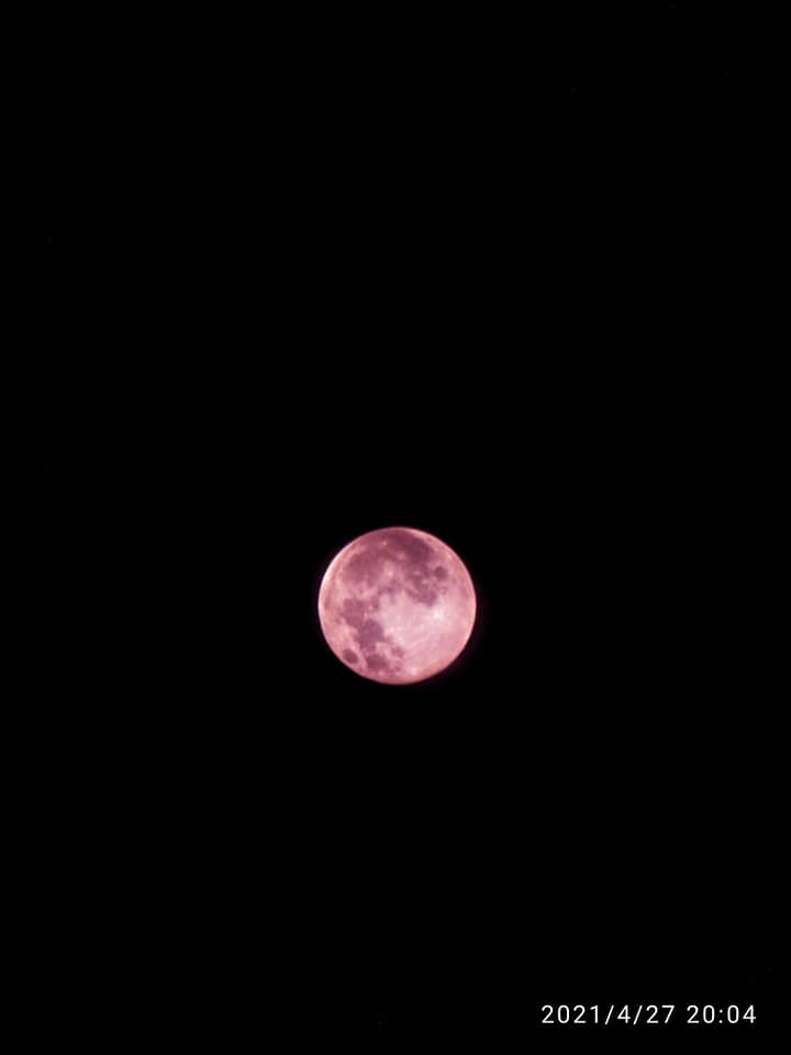 Sieu trang hong tren bau troi Viet Nam toi 27/4 anh 2