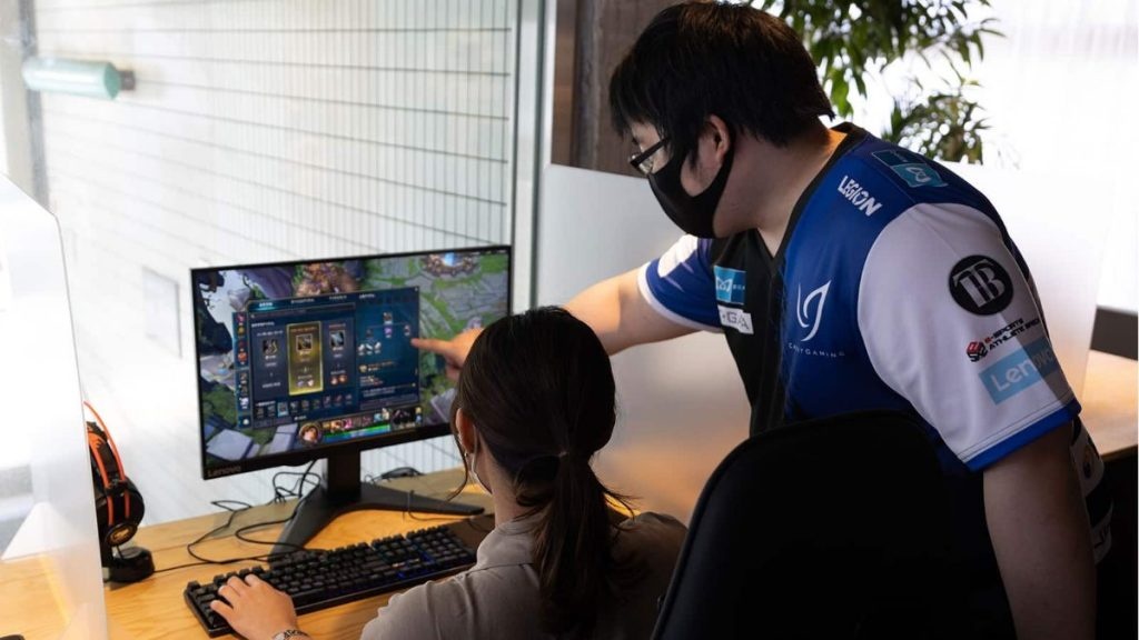 'Phong gym' cho game thu eSports tai Nhat Ban hinh anh