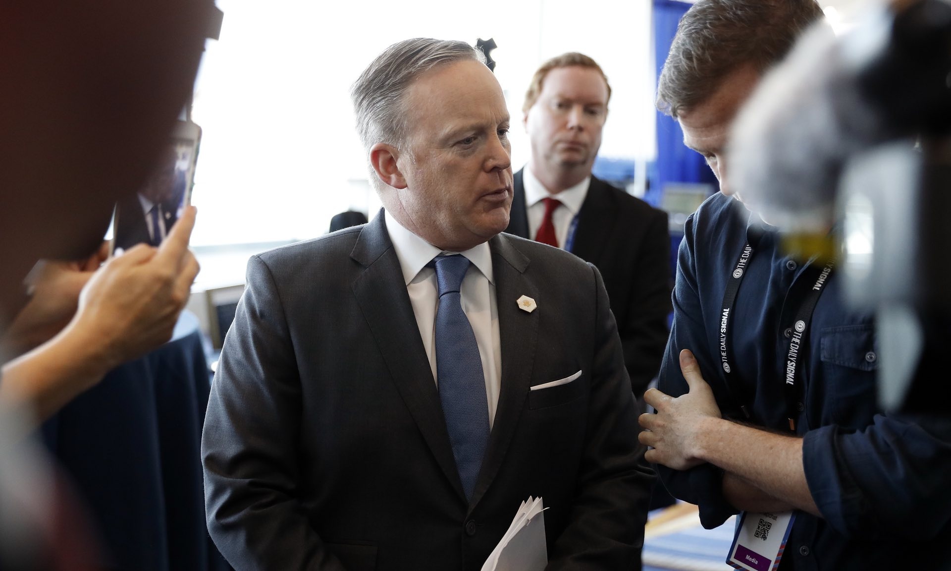 Tổng thống Trump đối đầu truyền thông ảnh 2 Tong thong Trump doi dau truyen thong anh 2