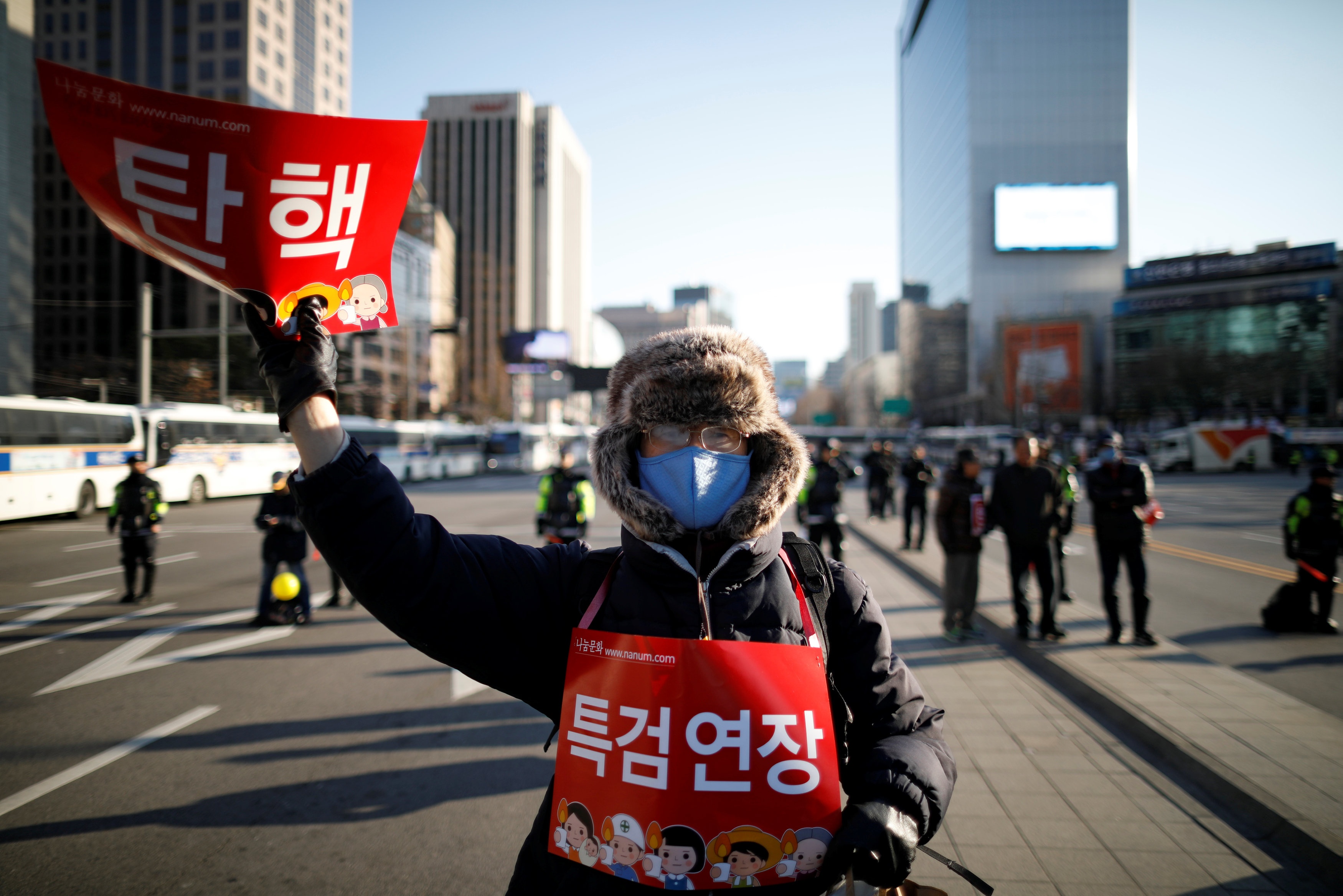 bieu tinh luan toi Tong thong Han Quoc anh 3