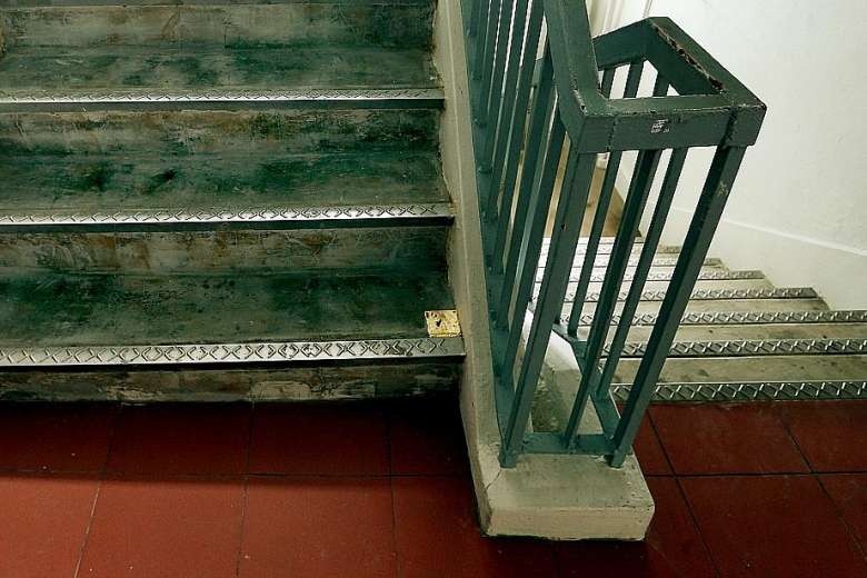 cầu thang vàng ở Singapore ảnh 2 cau thang vang o Singapore anh 2