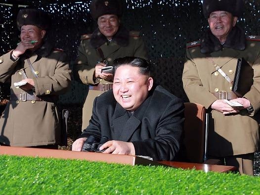 Kim Jong Un giam sat Trieu Tien thu dong co ten lua moi hinh anh