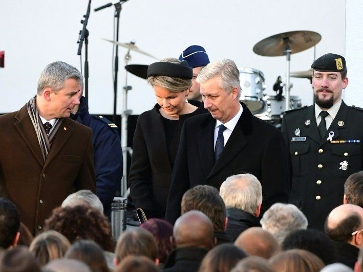 Phut mac niem o Brussels mot nam sau vu khung bo hinh anh