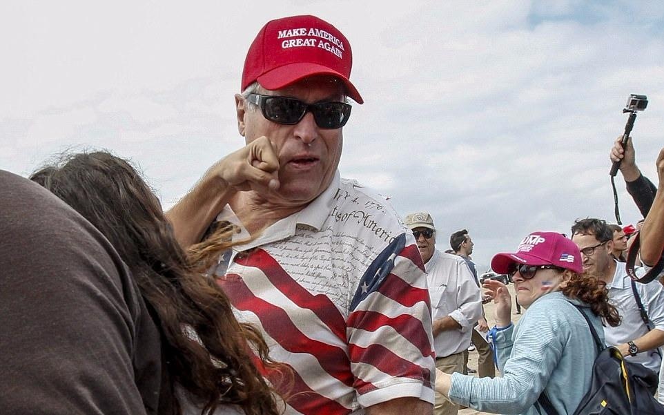 Au da trong cuoc dieu hanh ung ho ong Trump o California hinh anh