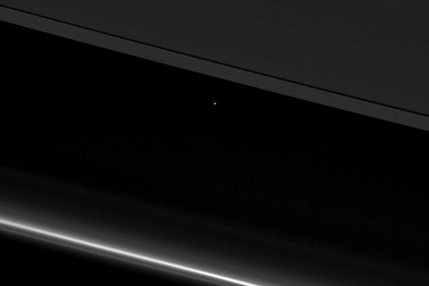 Phi thuyen Cassini anh 2