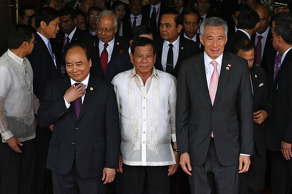 thủ tướng Nguyễn Xuân Phúc đến Campuchia ảnh 1 thu tuong Nguyen Xuan Phuc den Campuchia anh 1