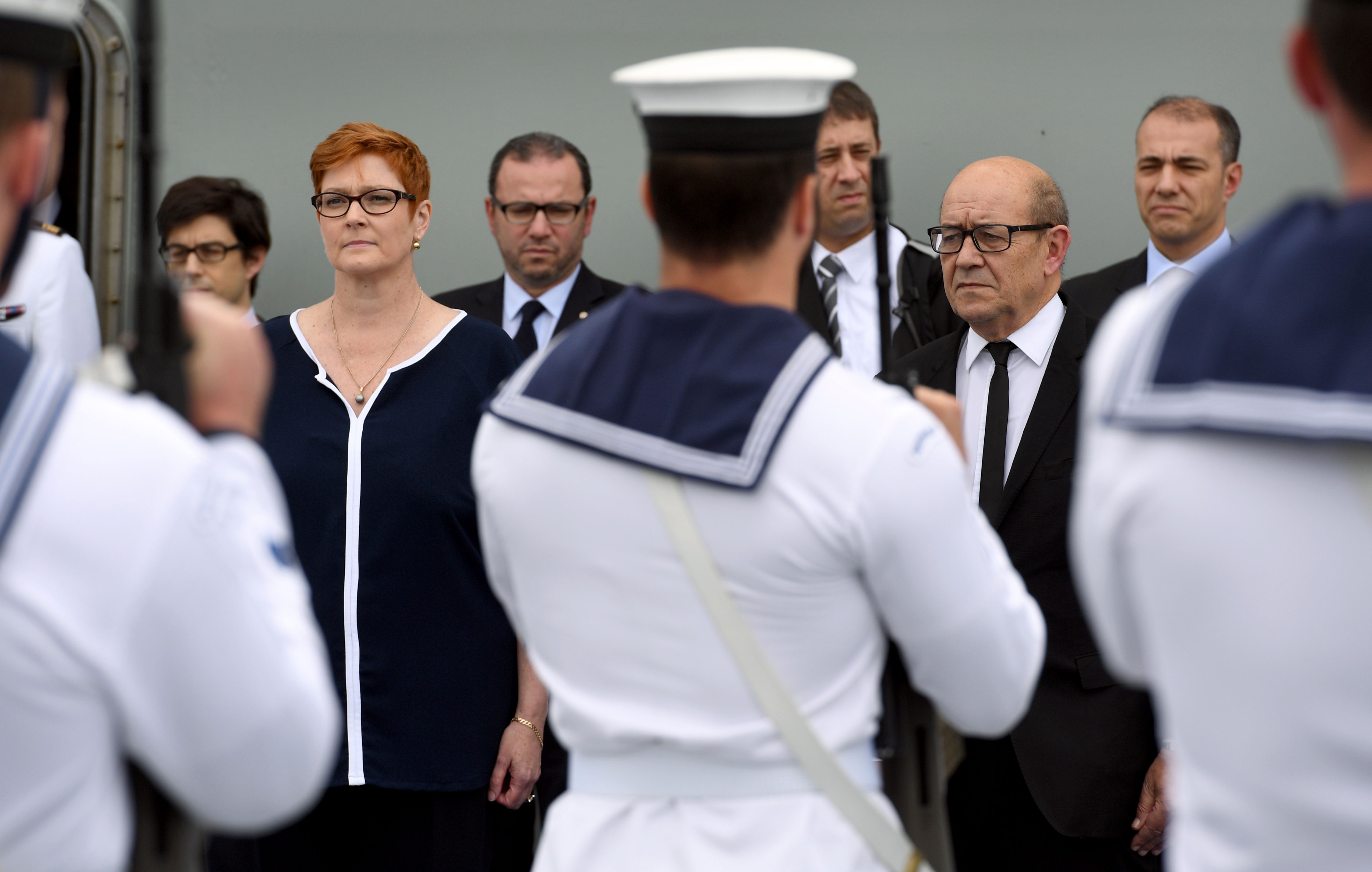 nu bo truong quoc phong anh 8