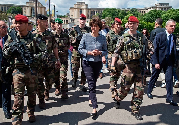 nu bo truong quoc phong anh 2