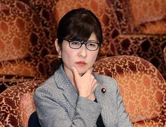 3 nu bo truong quyen luc va tai sac cua gioi quan su the gioi hinh anh