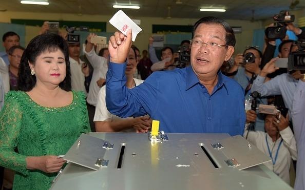 Dang cam quyen Campuchia thang ap dao hinh anh