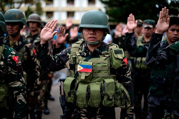 Cuoc song duoi lenh thiet quan luat o que tong thong Philippines hinh anh