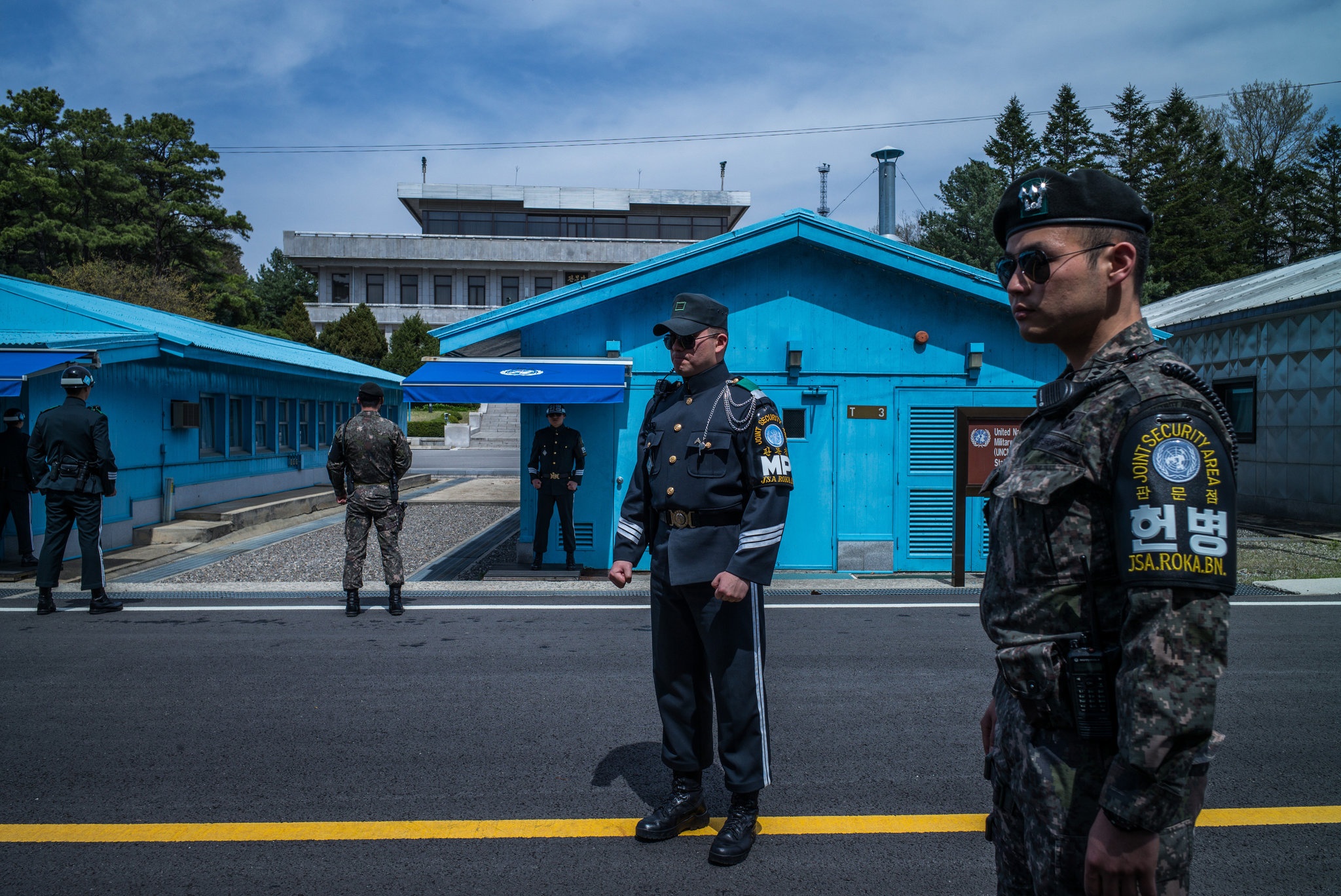 Thach thuc cua dam phan xuyen bien gioi 2 mien Trieu Tien hinh anh