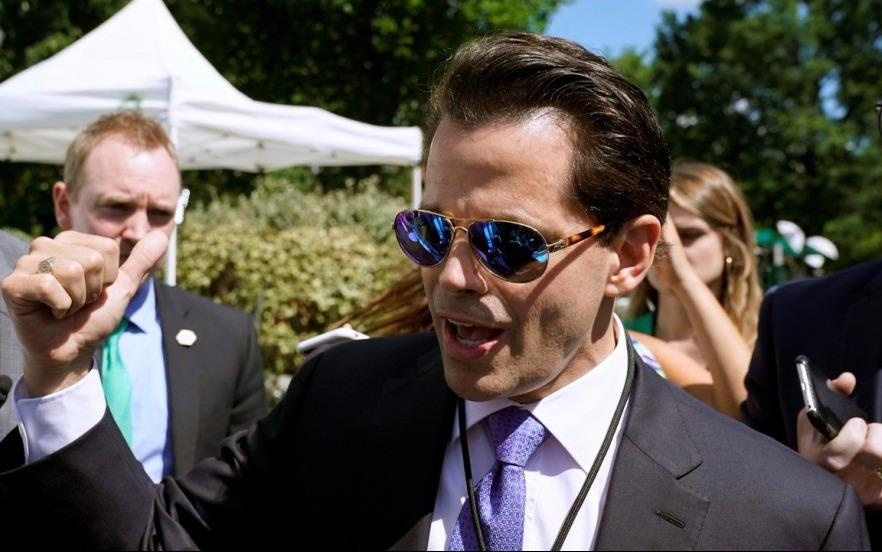 Giam doc truyen thong cua Trump noi se 'sa thai tat ca' de ngan lo tin hinh anh