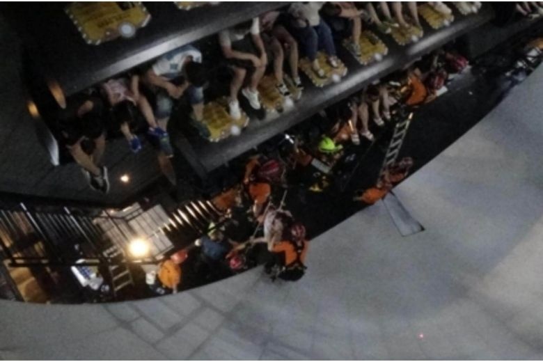 Lo lung tren khong gan 3 tieng vi tau luon o Han Quoc gap su co hinh anh