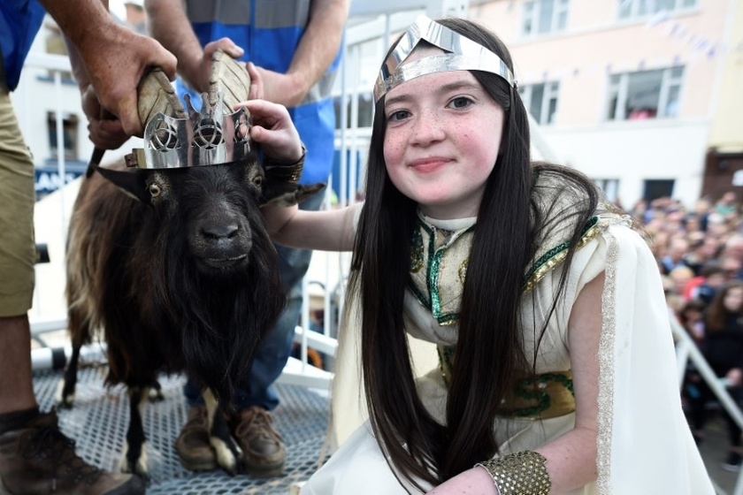 Le dang quang nuom nuop nguoi tham du cua vua de o Ireland hinh anh