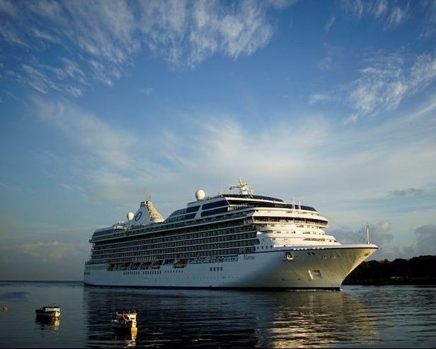 4.000 hanh khach tranh bao Irma tren du thuyen Escape hinh anh