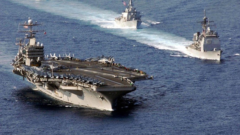 My cu tau san bay toi Florida cuu tro sau bao Irma hinh anh