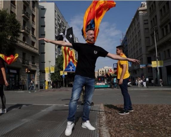 Catalonia sap tuyen bo tach khoi Tay Ban Nha vao ngay 9/10 hinh anh