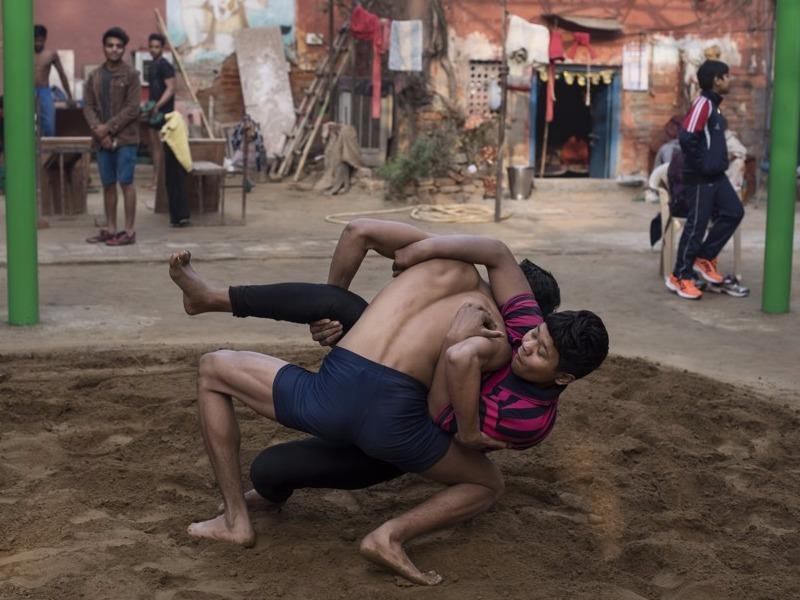 Do vat nu An Do va cuoc chien vuot qua dinh kien hinh anh