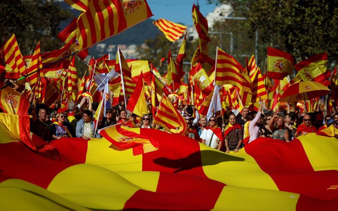 Catalonia lung lay truoc quyet tam lap lai trat tu cua Madrid hinh anh
