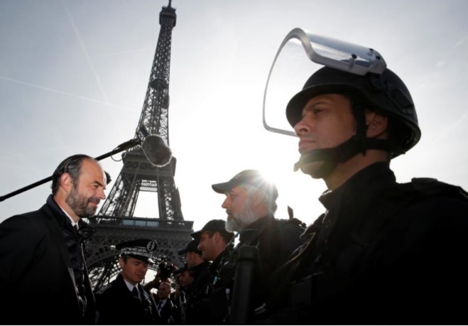 Phap cham dut tinh trang khan cap 2 nam sau khung bo Paris hinh anh