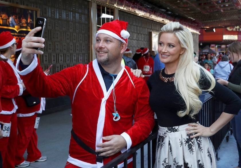 Ong gia Noel chay dua anh 4