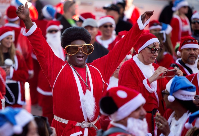 Ong gia Noel chay dua anh 5