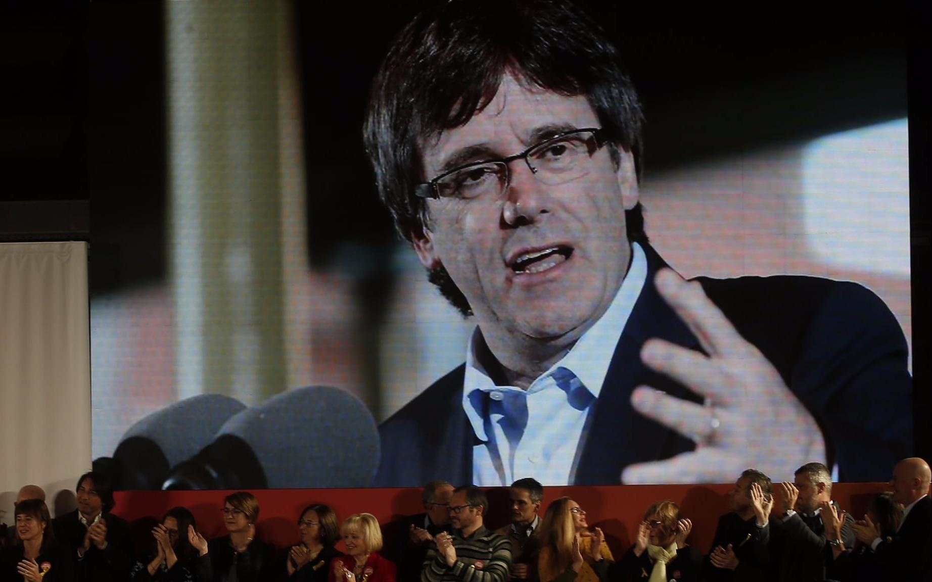 Tay Ban Nha rut lenh bat giu quoc te cuu lanh dao Catalonia hinh anh