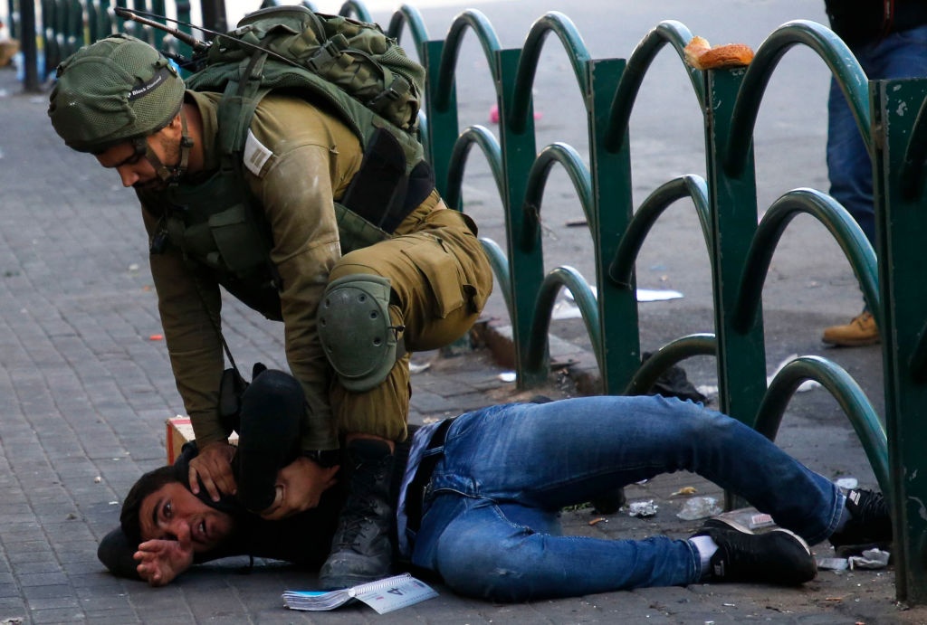 Mat vu Israel manh tay tran ap, bat giu 200 nguoi Palestine hinh anh