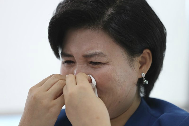 Bi kich cac co dau Trieu Tien bi ban sang Trung Quoc hinh anh