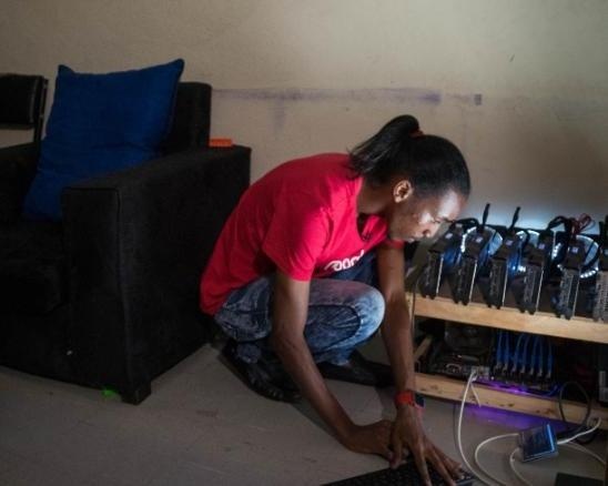 Cuoc san lung kho bau cua cac tho dao tien ao chau Phi hinh anh