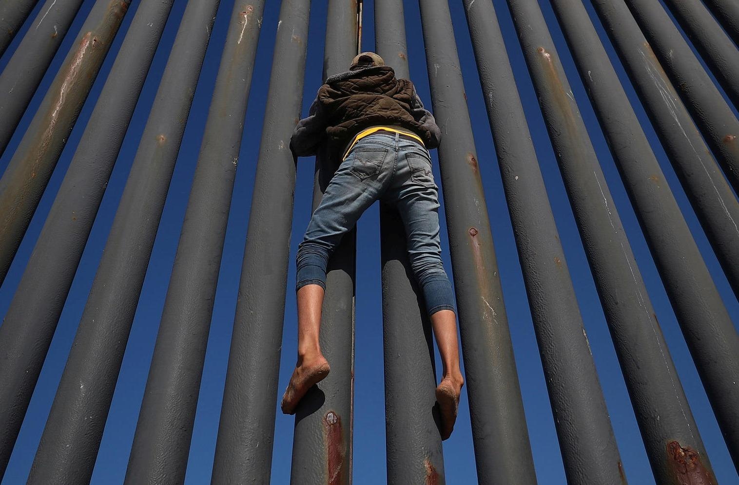 Nhung nguoi di cu lieu minh treo qua bien gioi de toi My hinh anh