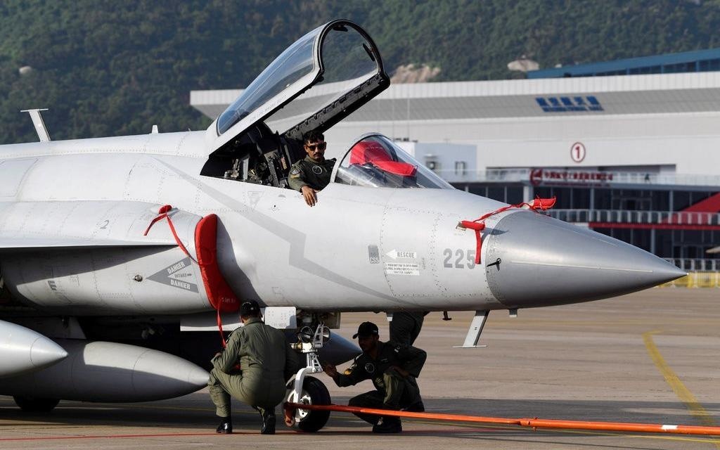 Trung Quoc quan su hoa 'Vanh dai, Con duong' tai Pakistan? hinh anh